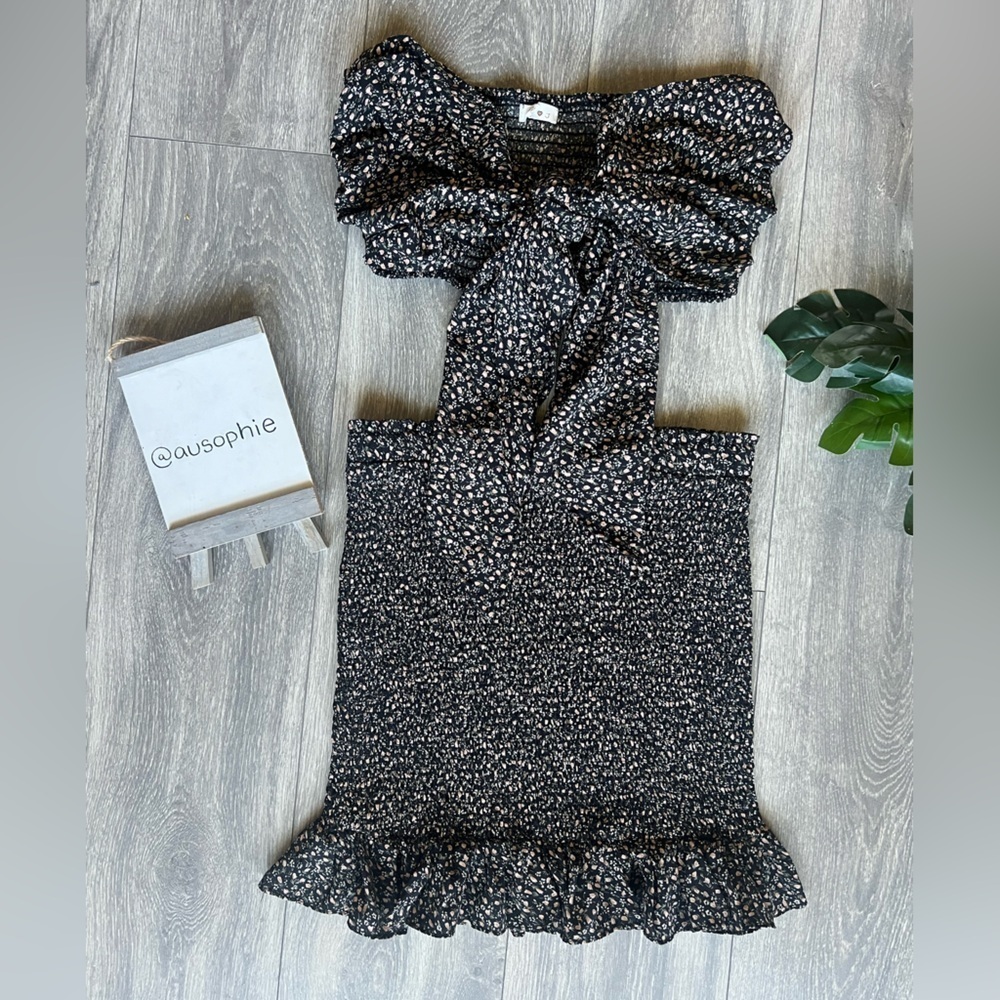 Blush j 2 piece smocked floral skirt set w matching multiway top. Size L